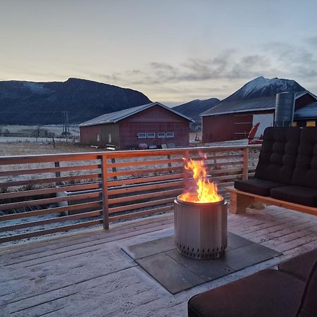 Arctic Lodge Tromvik With Jacuzzi Тромсьо Екстериор снимка