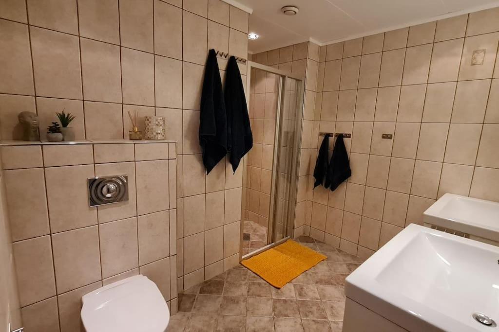 Arctic Lodge Tromvik With Jacuzzi Тромсьо Екстериор снимка