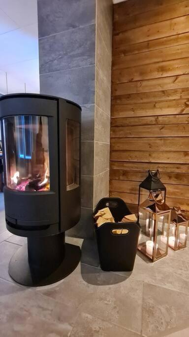 Arctic Lodge Tromvik With Jacuzzi Тромсьо Екстериор снимка