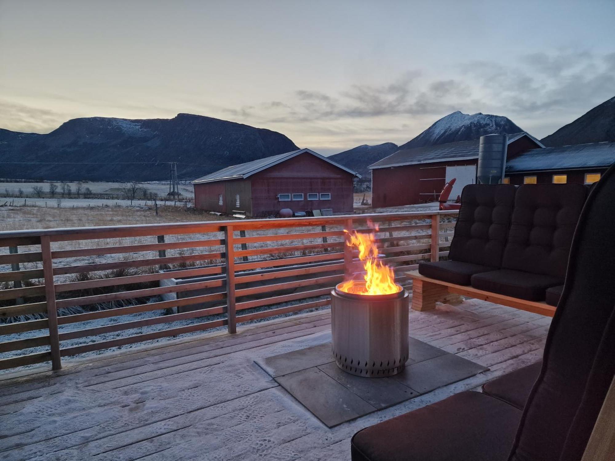 Arctic Lodge Tromvik With Jacuzzi Тромсьо Екстериор снимка