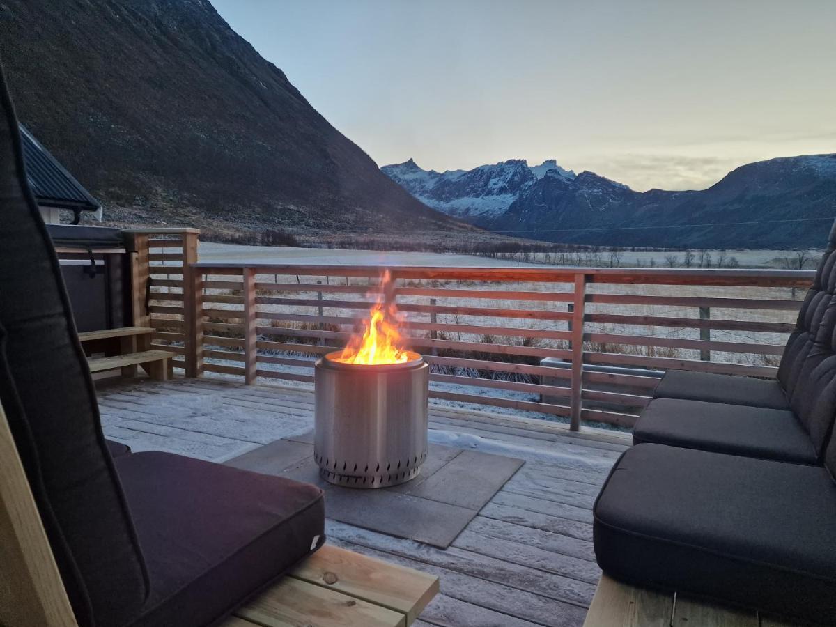 Arctic Lodge Tromvik With Jacuzzi Тромсьо Екстериор снимка